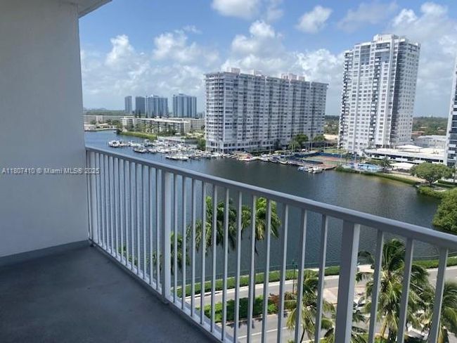 APT-1011W - 2801 Ne 183 Rd St, Condo with 1 bedrooms, 2 bathrooms and null parking in Aventura FL | Image 14