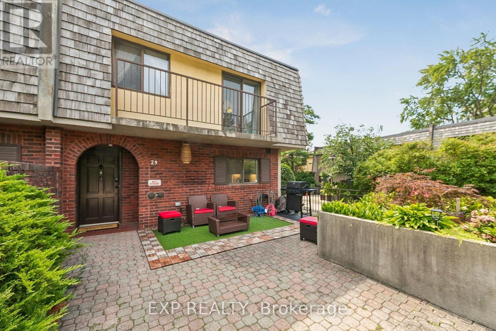 Residential in Mississauga (Mississauga Valleys)