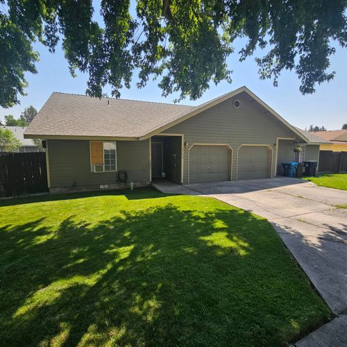 2740 Sw Umatilla Ct, Redmond, OR, 97756-8084 | Card Image