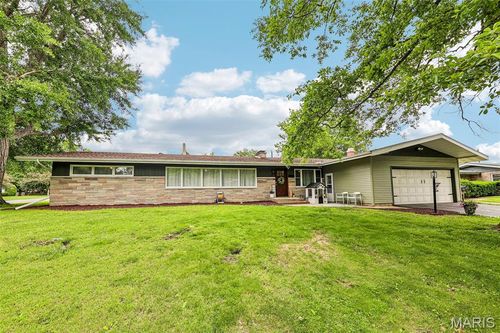 1 Crestwood Dr, Carlinville, IL, 62626-1847 | Card Image