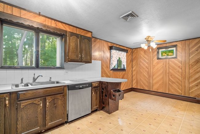 6 Simmons St, House other with 3 bedrooms, 1 bathrooms and 8 parking in Assonet MA | Image 9