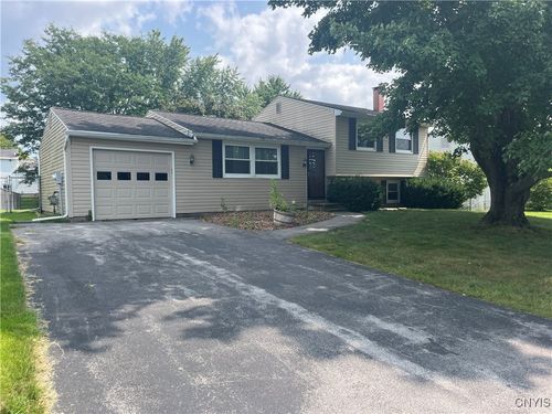 8180 Mantova Dr, Clay, NY, 13041-9106 | Card Image