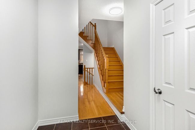 7 Mclaughlin Ave, House attached with 3 bedrooms, 3 bathrooms and 2 parking in Milton ON | Image 5