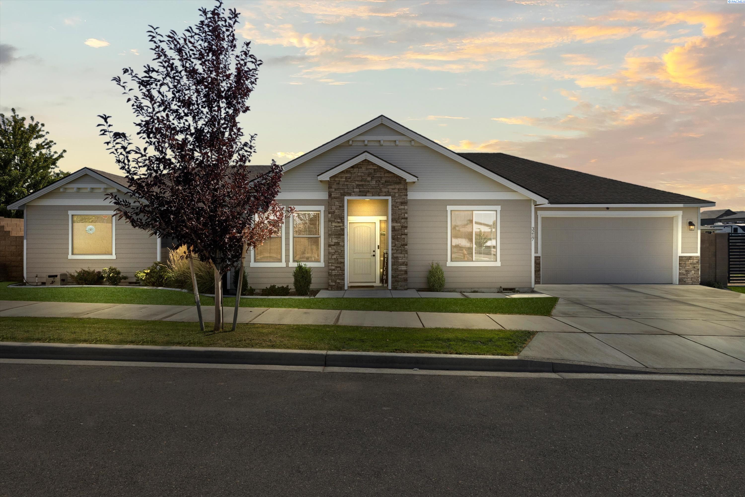 Mckinley St, Kennewick, WA 99338