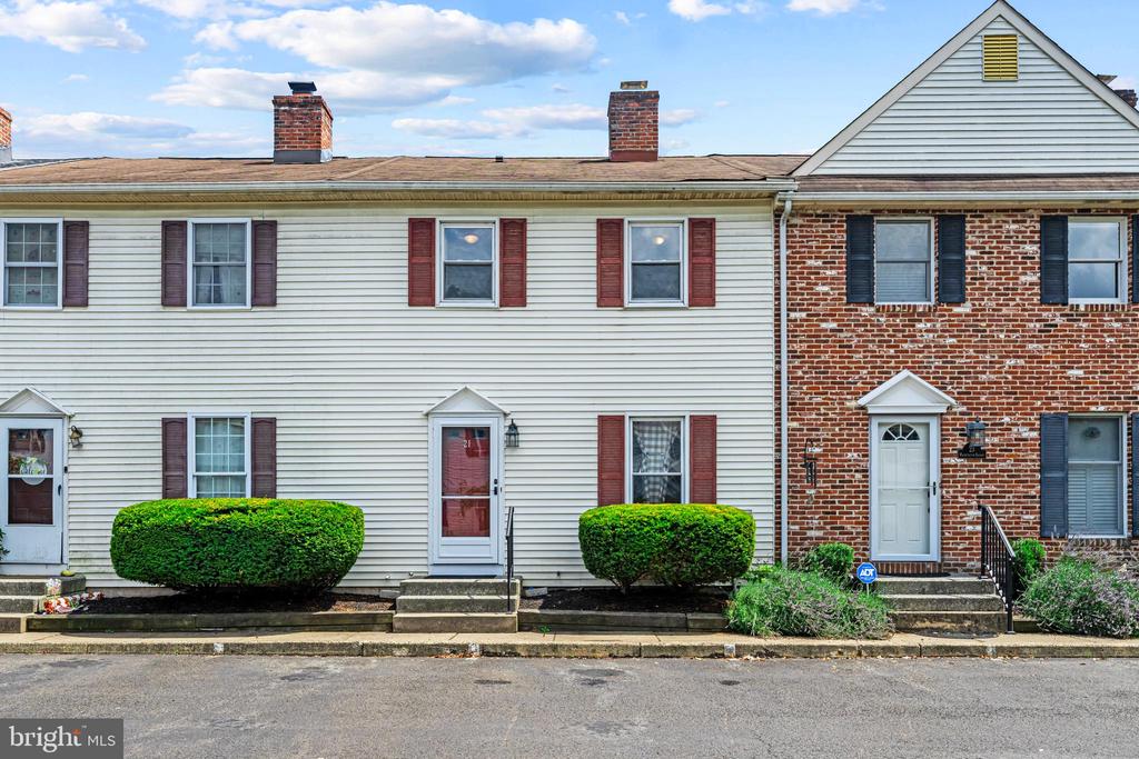 Washington Sq, Doylestown, PA 18901