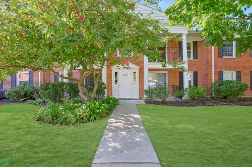 apt-203-520 Shorely Dr, Barrington, IL, 60010-3304 | Card Image
