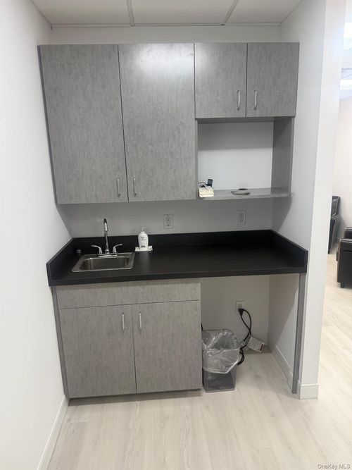 ste-306-40 Cuttermill Rd, Great Neck, NY, 11021-3213 | Card Image