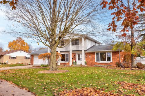 405 Nickless St, Frankenmuth, MI, 48734-1123 | Card Image