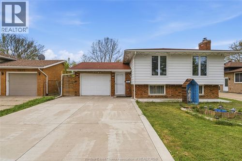 lower-2989 Regis Ave, Windsor, ON, N8R1V7 | Card Image