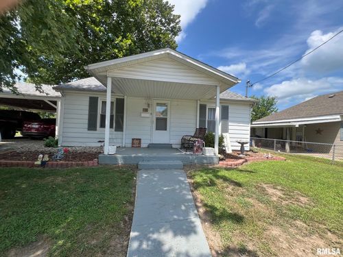 811 N Taft St, West Frankfort, IL, 62896-1831 | Card Image