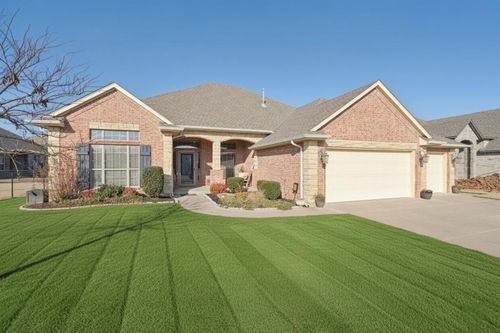 8721 Nw 72nd Ct, Warr Acres, OK, 73132-3717 | Card Image