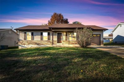 2221 Pinta Drive, House other with 3 bedrooms, 2 bathrooms and 1 parking in Warrenton MO | Image 2