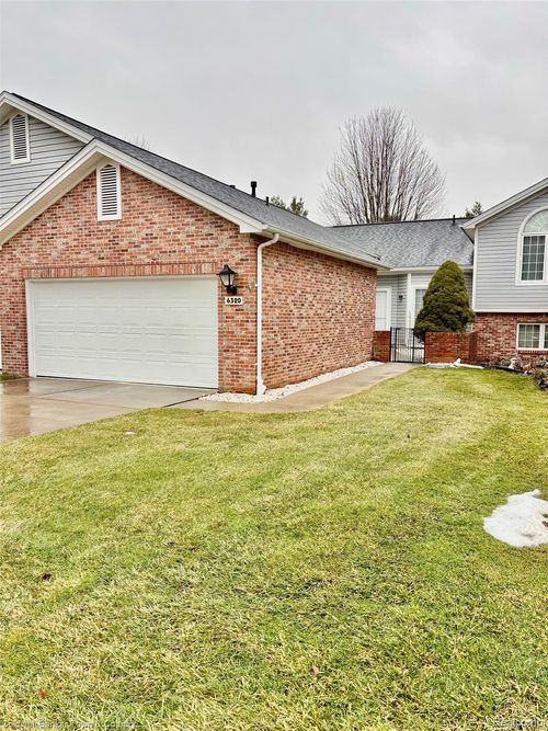 6320 Squire Lake Dr, Flushing, MI, 48433-2381 | Card Image