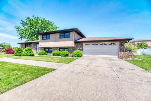 8207 S 82nd Ave, Justice, IL, 60458-2212 | Card Image