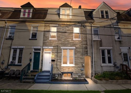 21 Reese Ct, Phillipsburg, NJ, 08865-2812 | Card Image