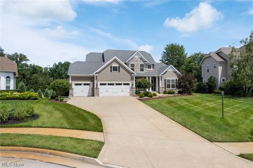 3901 Creekside Dr, Uniontown, OH, 44685-8823 | Card Image