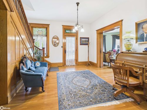 504 Washington St, Bonaparte, IA, 52620-9765 | Card Image