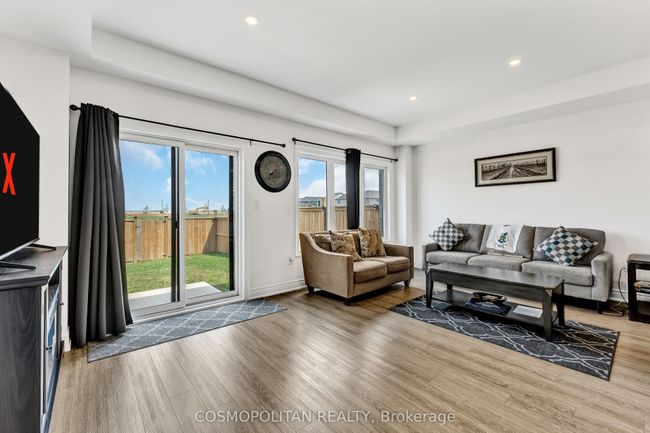 10 Spring Crest Way, House attached with 3 bedrooms, 3 bathrooms and 1 parking in Thorold ON | Image 9