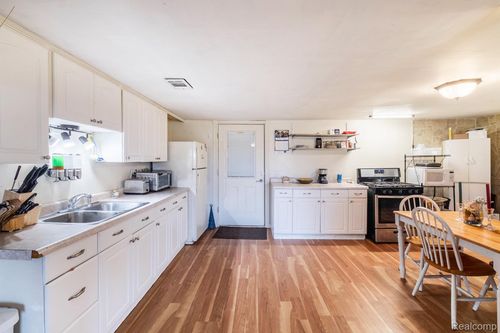 5212 W Farrand Rd, Clio, MI, 48420-8251 | Card Image