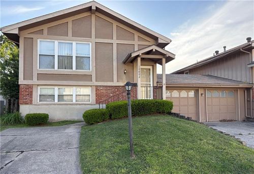 14002 Ballantrae Dr, Grandview, MO, 64030-4027 | Card Image