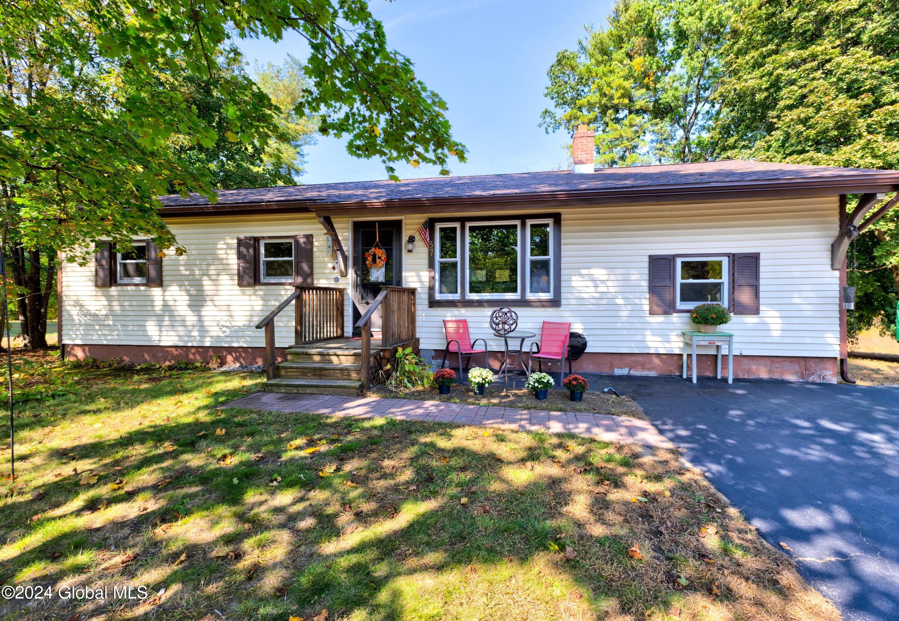 Edmund Dr, Ballston Spa, NY 12020