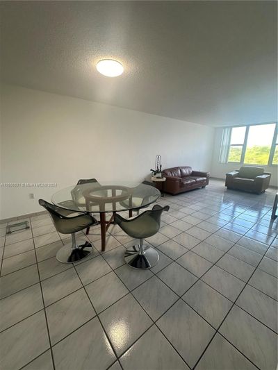 612 - 17890 W Dixie Hwy 612 Hwy, Condo with 2 bedrooms, 2 bathrooms and null parking in North Miami Beach FL | Image 3