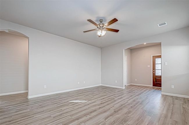 27076 Badger Way, House other with 3 bedrooms, 2 bathrooms and 2 parking in Magnolia TX | Image 9