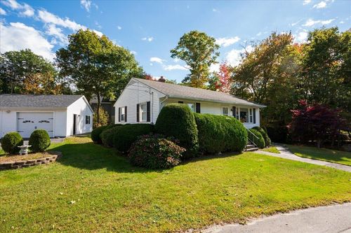 21 Kenney Field Dr, Boothbay Harbor, ME, 04538-2122 | Card Image