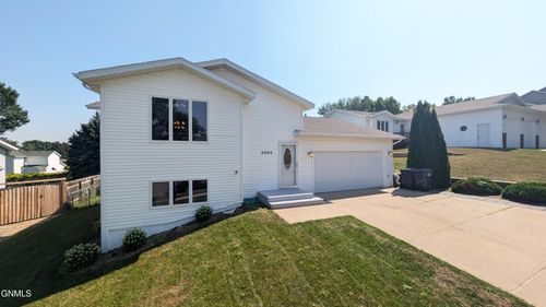 2204 10th Ave Se, Mandan, ND, 58554-5064 | Card Image