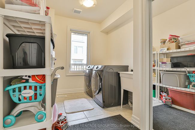 20 Vantage Loop, House attached with 4 bedrooms, 4 bathrooms and 2 parking in Newmarket ON | Image 6