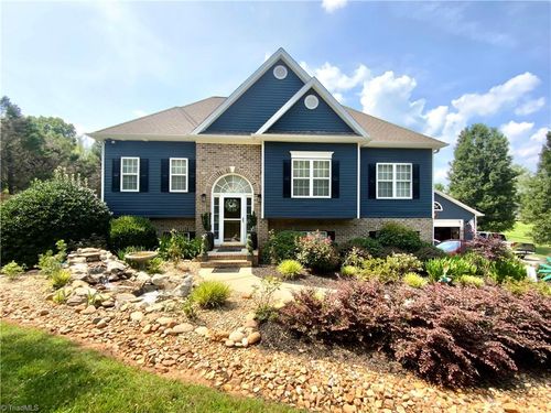 135 Dublin Rd, Advance, NC, 27006-7468 | Card Image