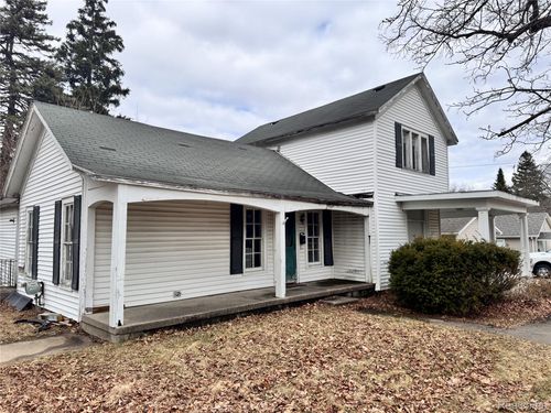 508 W Oak St, Vassar, MI, 48768-1230 | Card Image