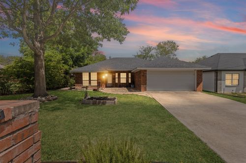 813 E 2nd St, Weatherford, TX, 76086-2166 | Card Image