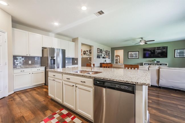 3713 Belmore Ln, House other with 3 bedrooms, 2 bathrooms and 2 parking in Pearland TX | Image 12
