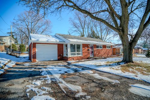 307 Hill Ave, North Aurora, IL, 60542-1218 | Card Image