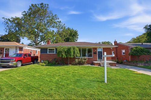 33030 Barton St, Garden City, MI, 48135-3057 | Card Image