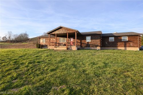 8200 Cutler Rd Sw, Sherrodsville, OH, 44675-9779 | Card Image