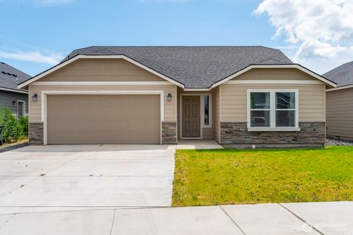 1013 W Maple Dr, Moses Lake, WA, 98837-6005 | Card Image