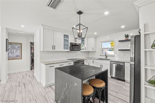 397 Valley Dr, BONITA SPRINGS, FL, 34134-7314 | Card Image