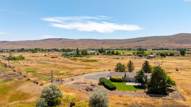97010 W Good Rd, Home with 3 bedrooms, 3 bathrooms and null parking in Prosser WA | Image 34