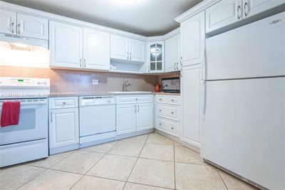 810 - 1811 Jefferson St, Condo with 2 bedrooms, 2 bathrooms and null parking in Hollywood FL | Image 2