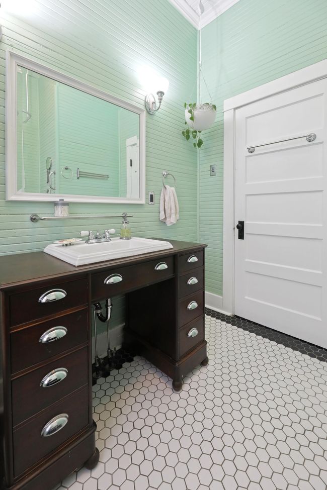 Vanity in Bathroom | Image 29