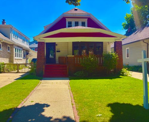 4034 N Larkin St, Shorewood, WI, 53211-1934 | Card Image