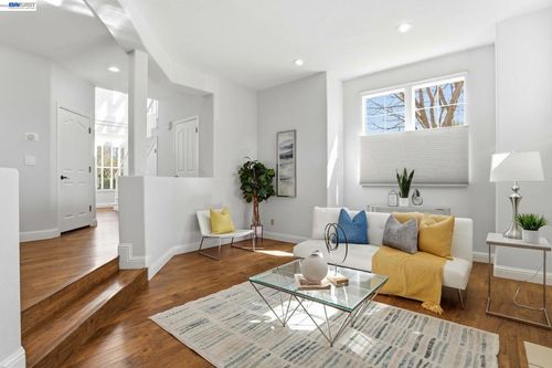 399 Bundy Ave, San Jose, CA, 95117-1607 | Card Image