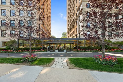 11a-3730 N Lake Shore Drive, Chicago, IL, 60613 | Card Image