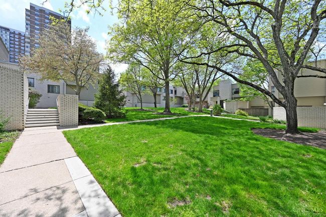 2320 Dina Ave, Condo with 2 bedrooms, 2 bathrooms and null parking in Cincinnati OH | Image 4