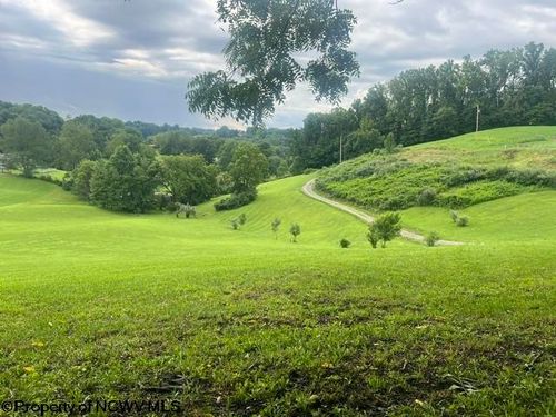 139 Vineyard Ln, White Hall, WV, 26554-8228 | Card Image