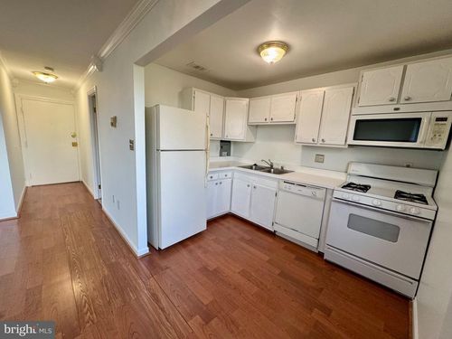 apt-704-5353 Columbia Pike, ARLINGTON, VA, 22204-3109 | Card Image