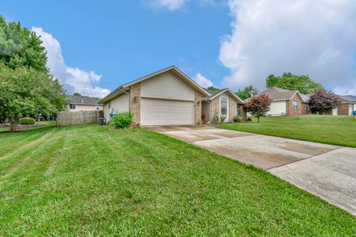 676 E Gallup Hill Rd, Nixa, MO, 65714-8568 | Card Image