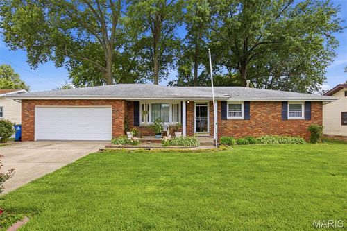 1618 24th St, Highland, IL, 62249-2302 | Card Image